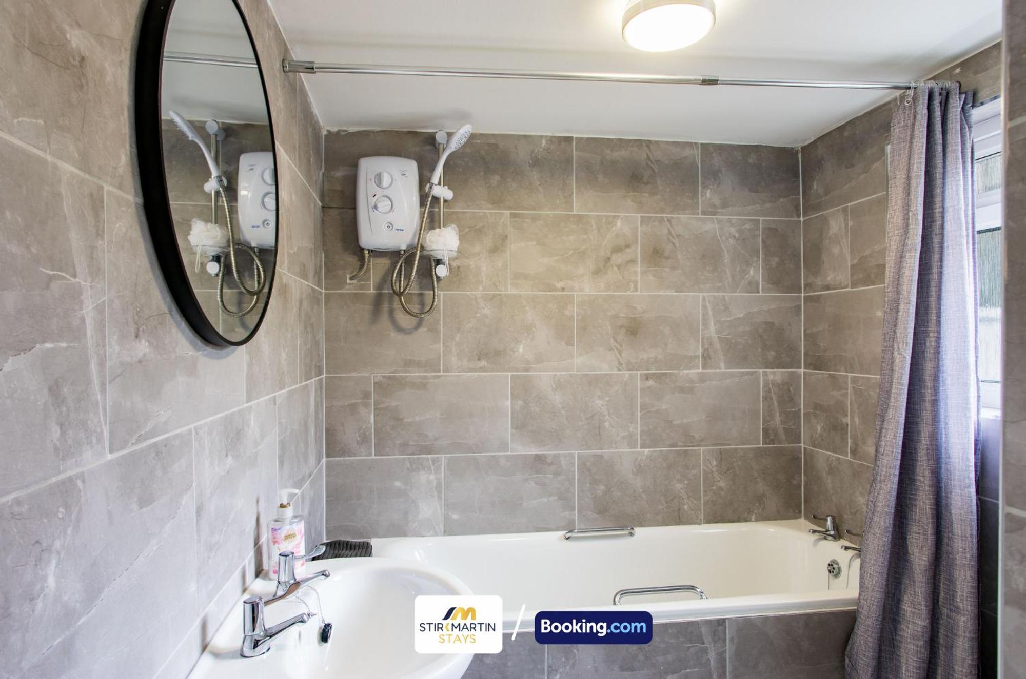 2 Bed Apartment By Stirkmartin Stays Short Lets & Serviced Accommodation Cardiff With Free Parking & 7Mins To City Centre Buitenkant foto