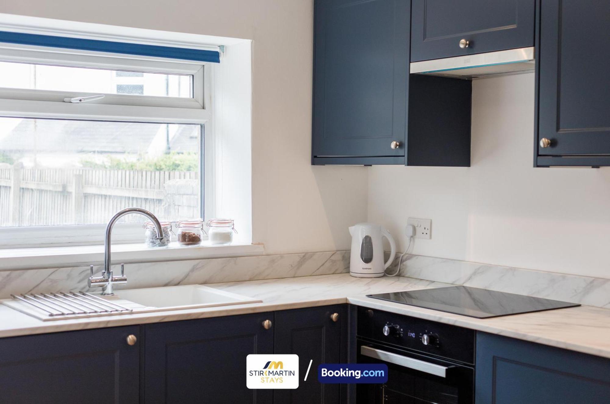2 Bed Apartment By Stirkmartin Stays Short Lets & Serviced Accommodation Cardiff With Free Parking & 7Mins To City Centre Buitenkant foto